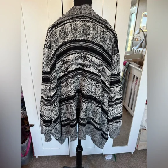 Size 3X Cozy Gray and Black Knit Cardigan from Pennington’s - Picture 4 of 6